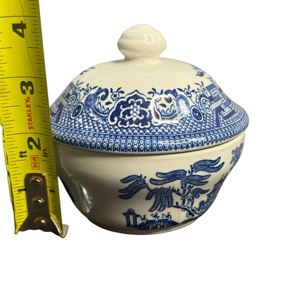 CHURCHILL BLUE WILLOW COVERED BOWL – MADE IN ENGLAND - Picture 5 of 9